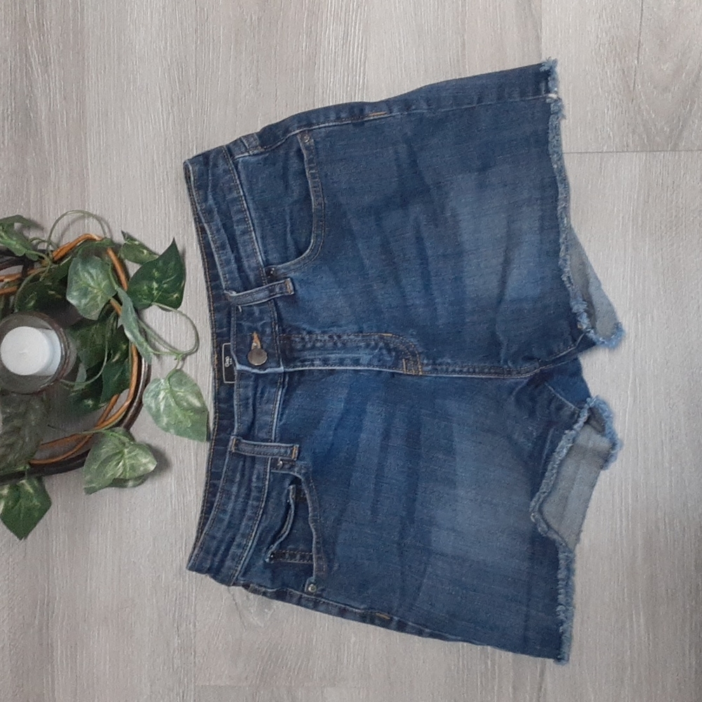 Gap High Rise Cut Off Short Short - Picture 3 of 9